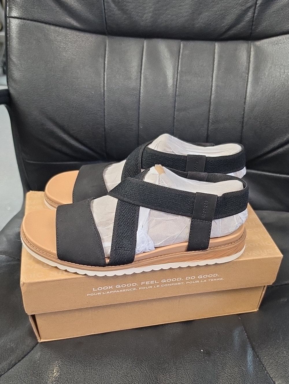 Dr. Scholl's Black Elastic Strap Sandals with Tan Footbed